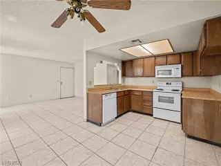 Photo #5: 2502011 Listing