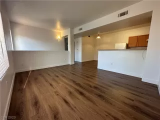 Photo #3: 2502017 Listing 