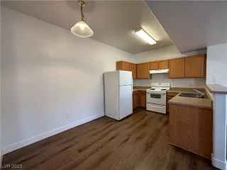 Photo #5: 2502017 Listing 