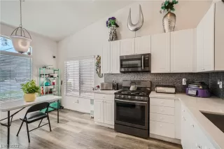 Photo #3: 2502082 Listing