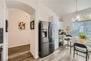 Photo #4: 2502082 Listing