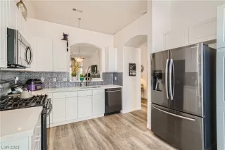 Photo #5: 2502082 Listing