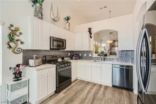 Photo #6: 2502082 Listing