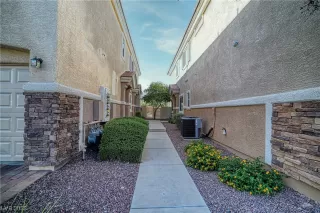 Photo #3: 2502085 Listing