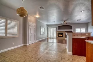 Photo #5: 2502085 Listing