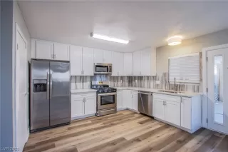 Photo #1: 2502095 Listing 