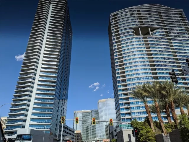 MLS: 2502112 Condo For Sale