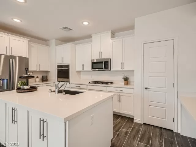 MLS: 2502146 Condo For Sale