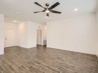 Photo #3: 2502146 Listing