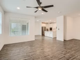 Photo #4: 2502146 Listing
