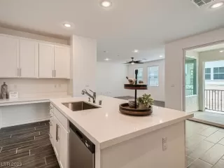 Photo #6: 2502146 Listing