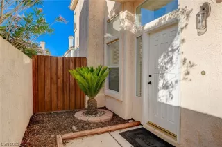 Photo #5: 2502187 Listing