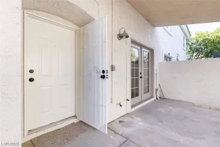 Photo #5: 2502197 Listing