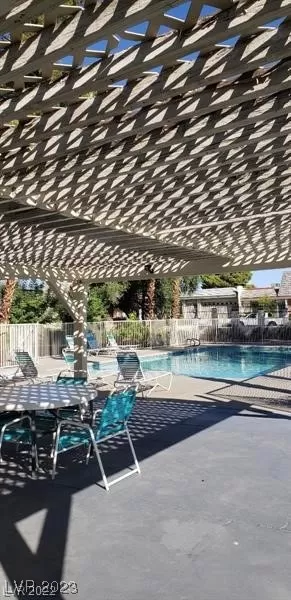 Photo #2: 2502213 Listing