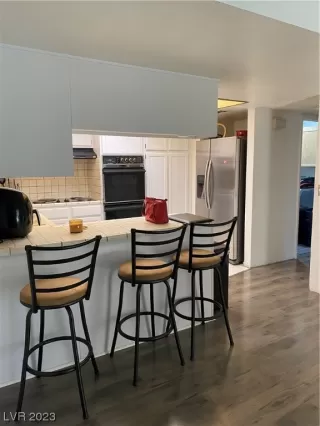 Photo #5: 2502213 Listing