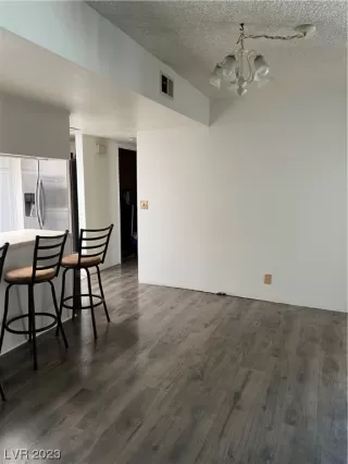 Photo #6: 2502213 Listing