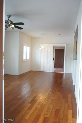 Photo #2: 2502245 Listing 
