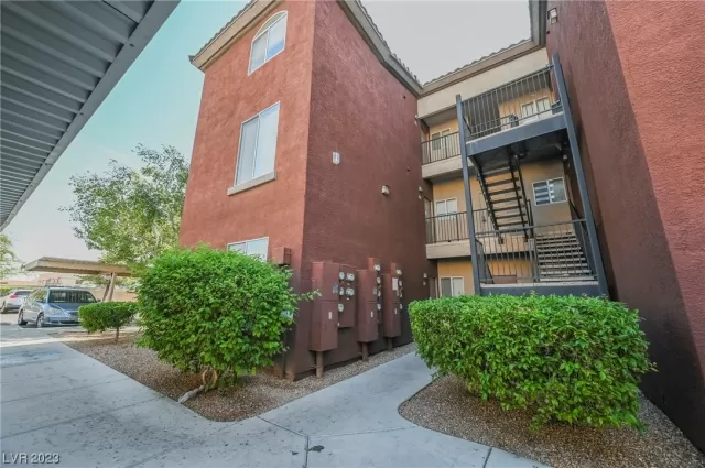 MLS: 2502249 Condo For Sale