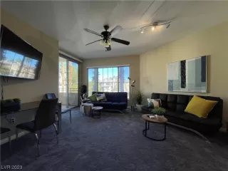 Photo #2: 2502336 Listing