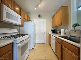 Photo #6: 2502336 Listing