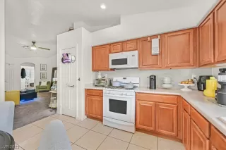 Photo #6: 2502345 Listing