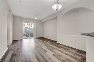 Photo #6: 2502358 Listing