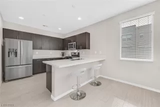 Photo #3: 2502361 Listing