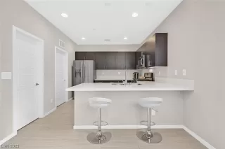 Photo #4: 2502361 Listing