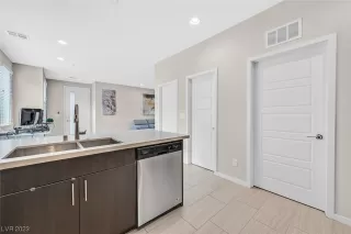 Photo #5: 2502361 Listing