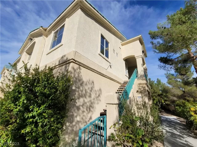 MLS: 2502393 Condo For Sale