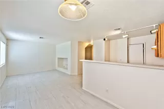 Photo #5: 2502397 Listing 