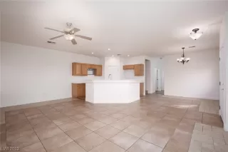 Photo #4: 2502411 Listing