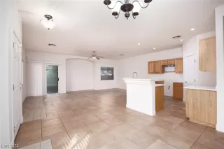 Photo #5: 2502411 Listing