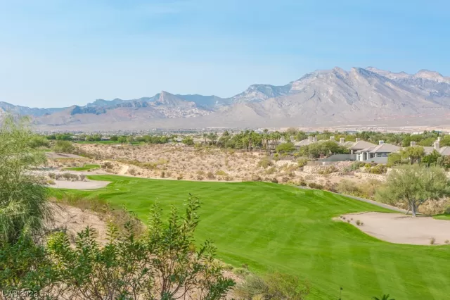 MLS: 2502422 Condo For Sale