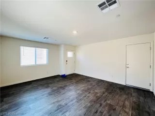 Photo #1: 2502427 Listing 