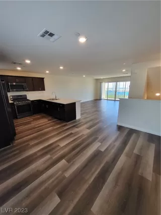 Photo #2: 2502429 Listing 