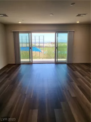 Photo #4: 2502429 Listing 