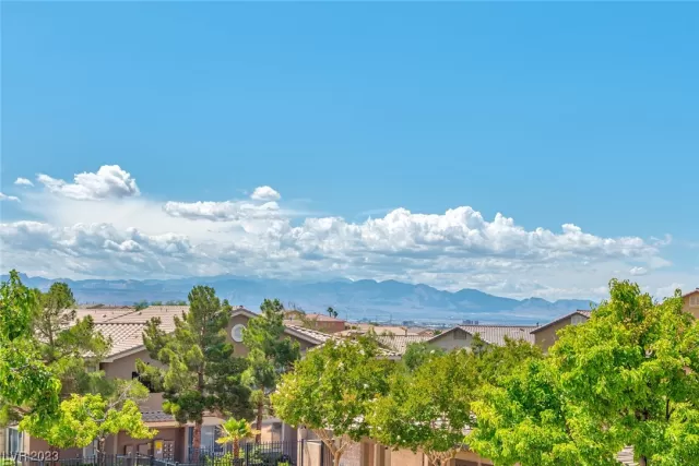 MLS: 2502466 Condo For Sale