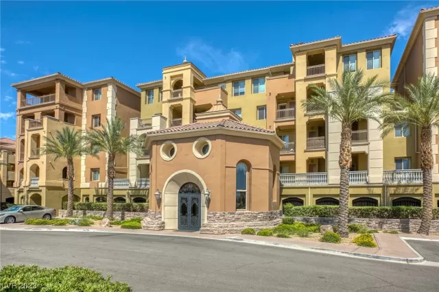 MLS: 2502500 Condo For Sale