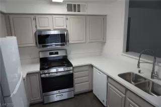 Photo #5: 2502508 Listing