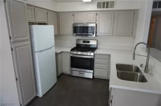 Photo #6: 2502508 Listing