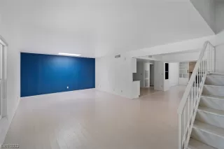 Photo #3: 2502528 Listing