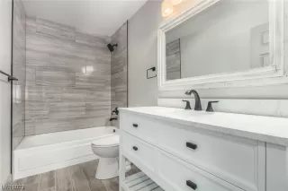 Photo #4: 2502539 Listing