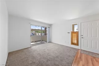 Photo #5: 2502548 Listing