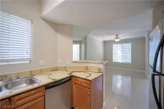 Photo #5: 2502572 Listing