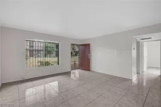 Photo #6: 2502573 Listing