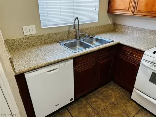 Photo #1: 2502576 Listing