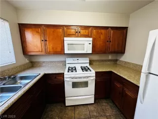 Photo #2: 2502576 Listing