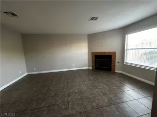 Photo #4: 2502576 Listing