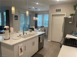 Photo #3: 2502588 Listing